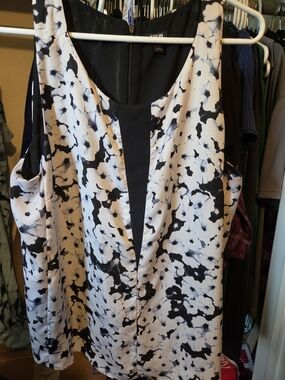 Apt. 9 Black and White Floral Sleeveless Blouse